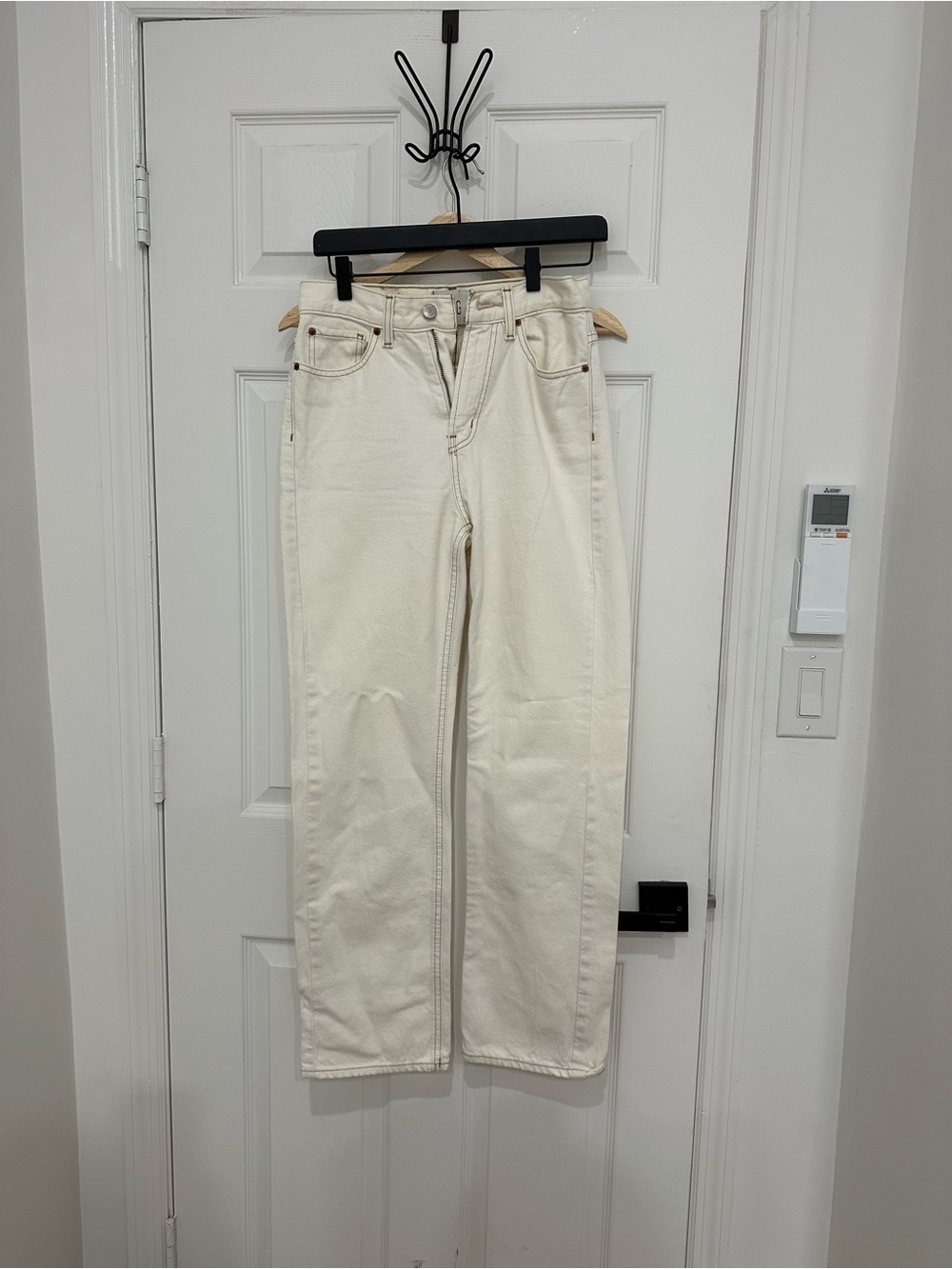 BDG Cowboy Jean in off-white